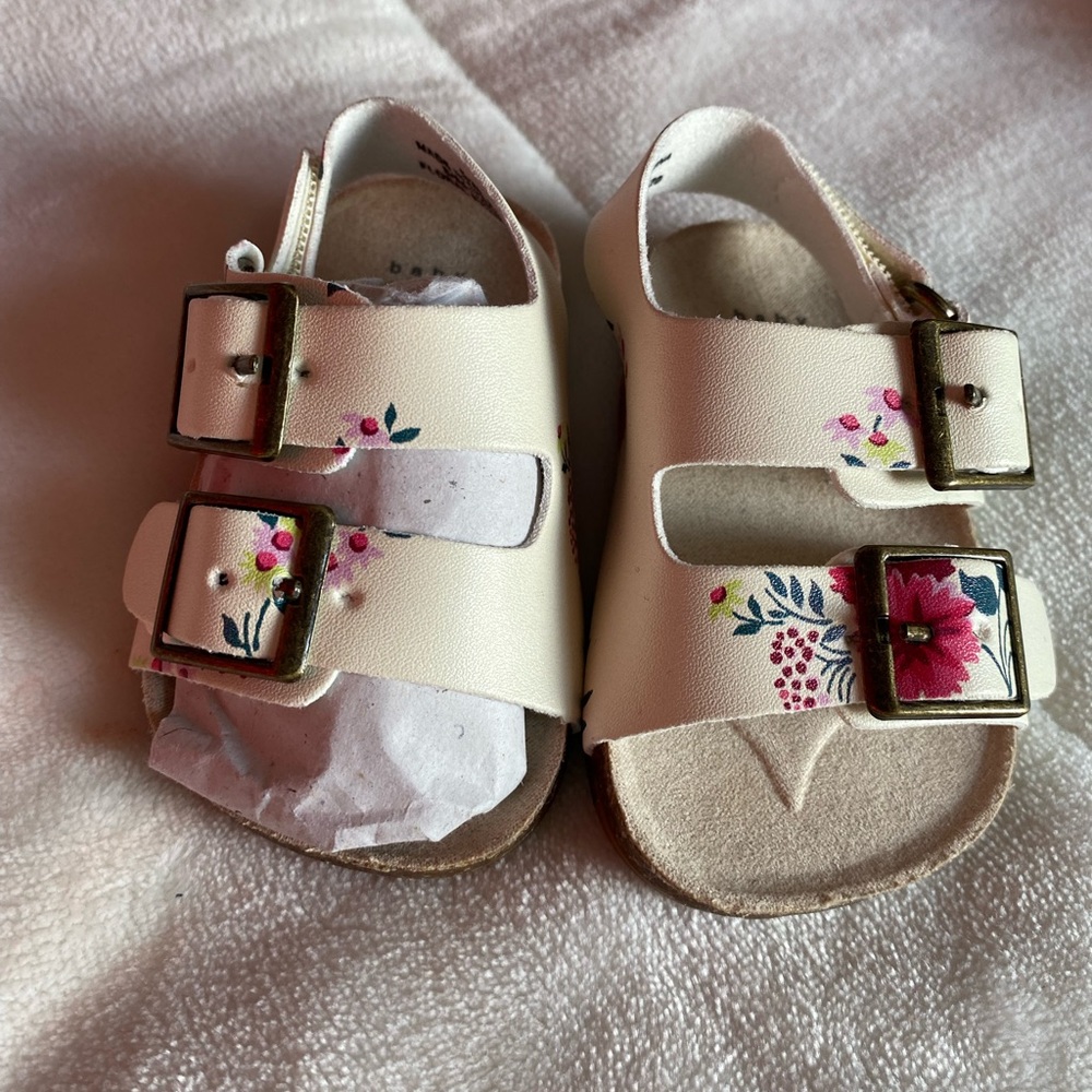 Never worn before flower sandals size 0 to 3